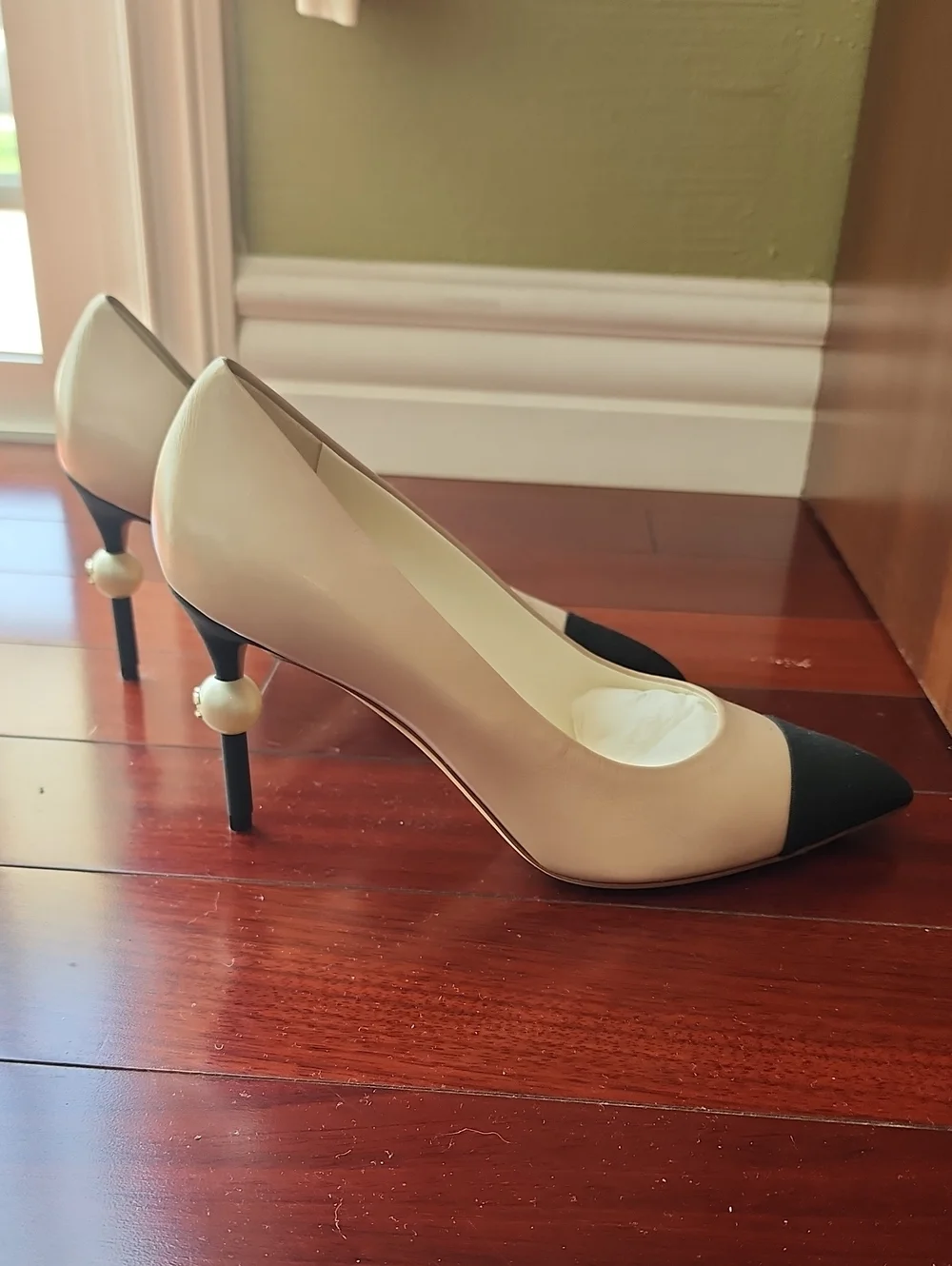 CHANEL pointed toe